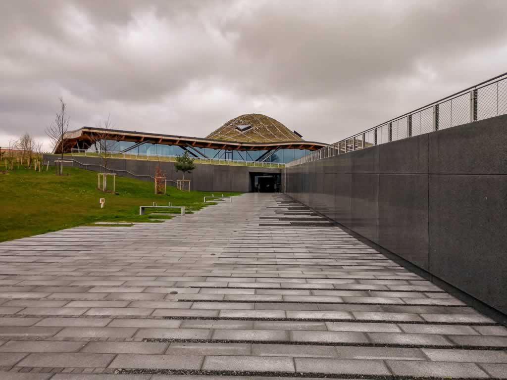 aberlour the macallan distillery 01 entrance sign