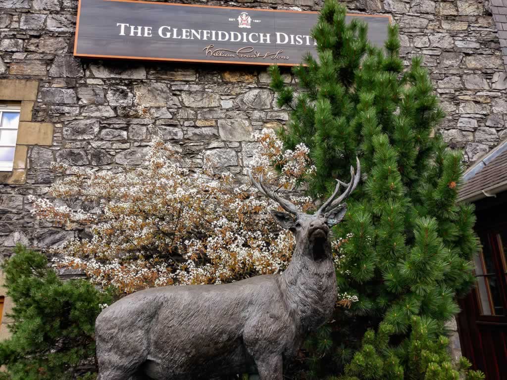 glenfiddich-distillery-scotland-castles-and-drams-tour-planner