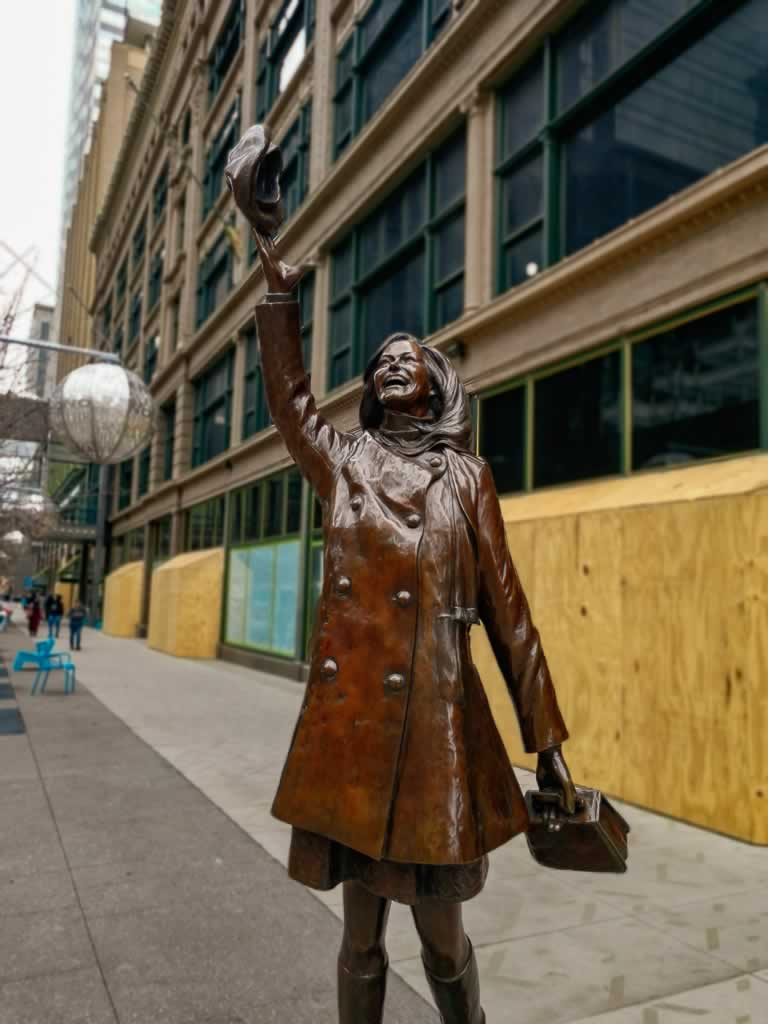 Minneapolis 03 Mary Tyler Moore Statue