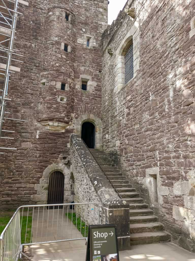 doune castle 08 lancelot swings monty python
