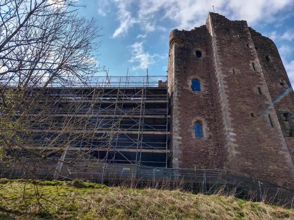doune castle 09 watch for flying cows and scaffolding