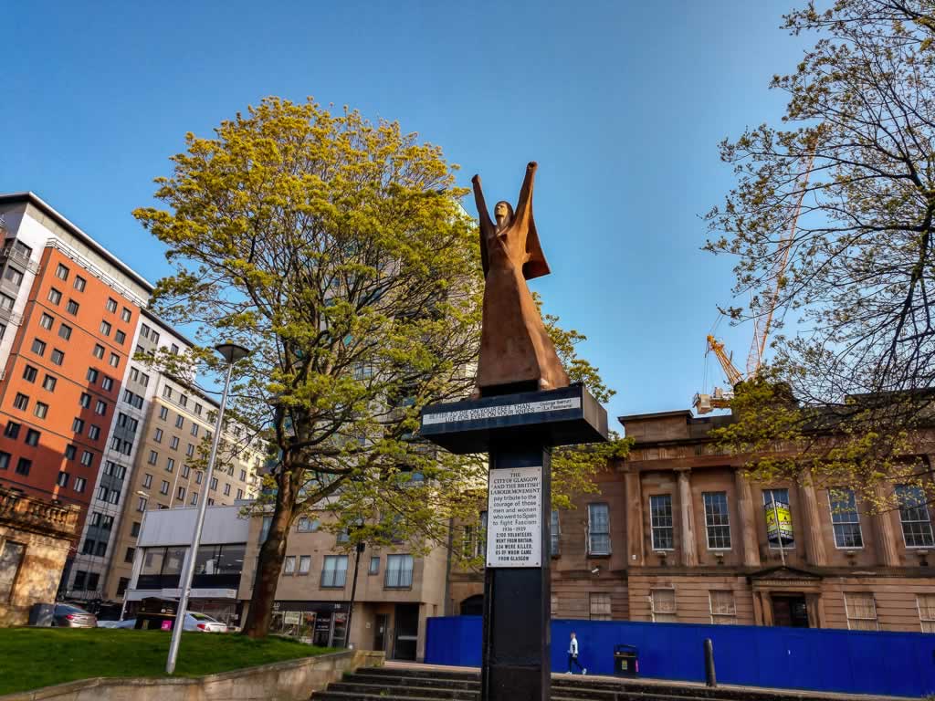 glasgow 18 la asionaria statue